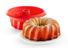 Load image into Gallery viewer, Lekue Deep Savarin Red - 22cm
